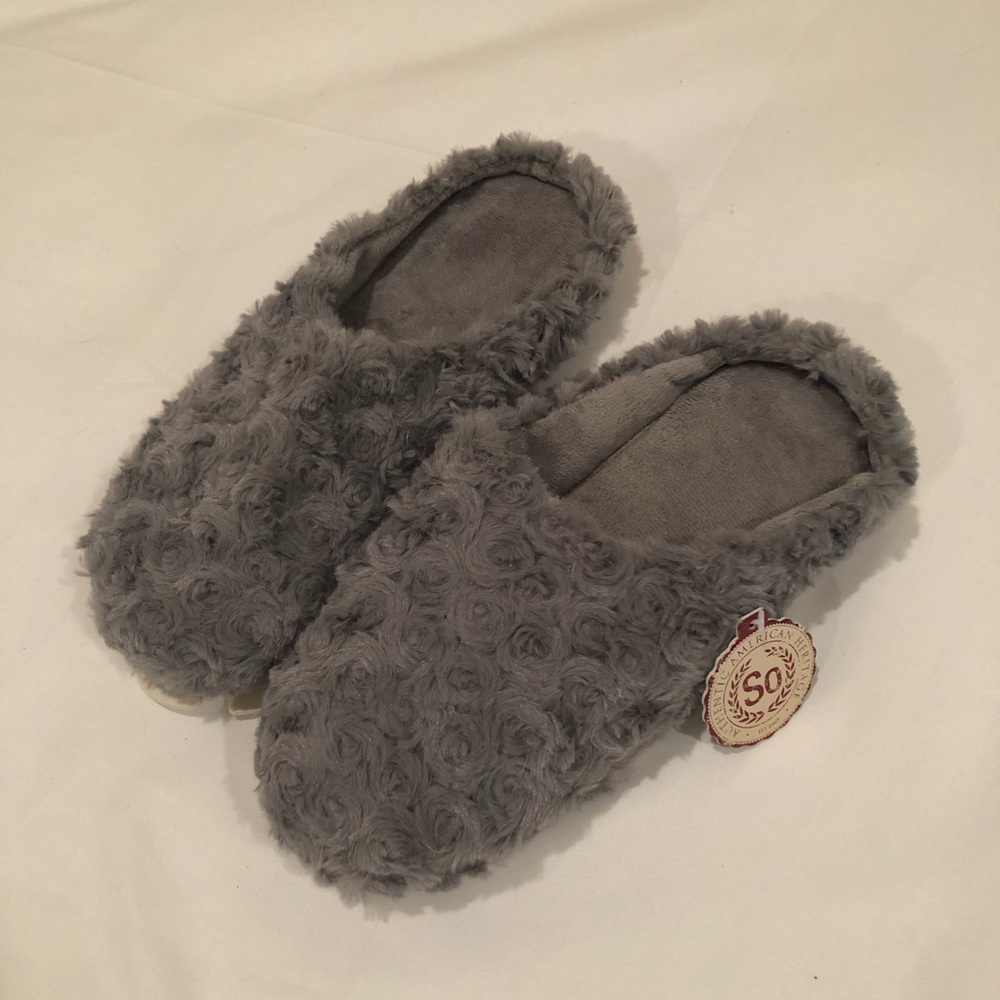 SO Plush Rose Texture Slippers New with Tags+ GWP!